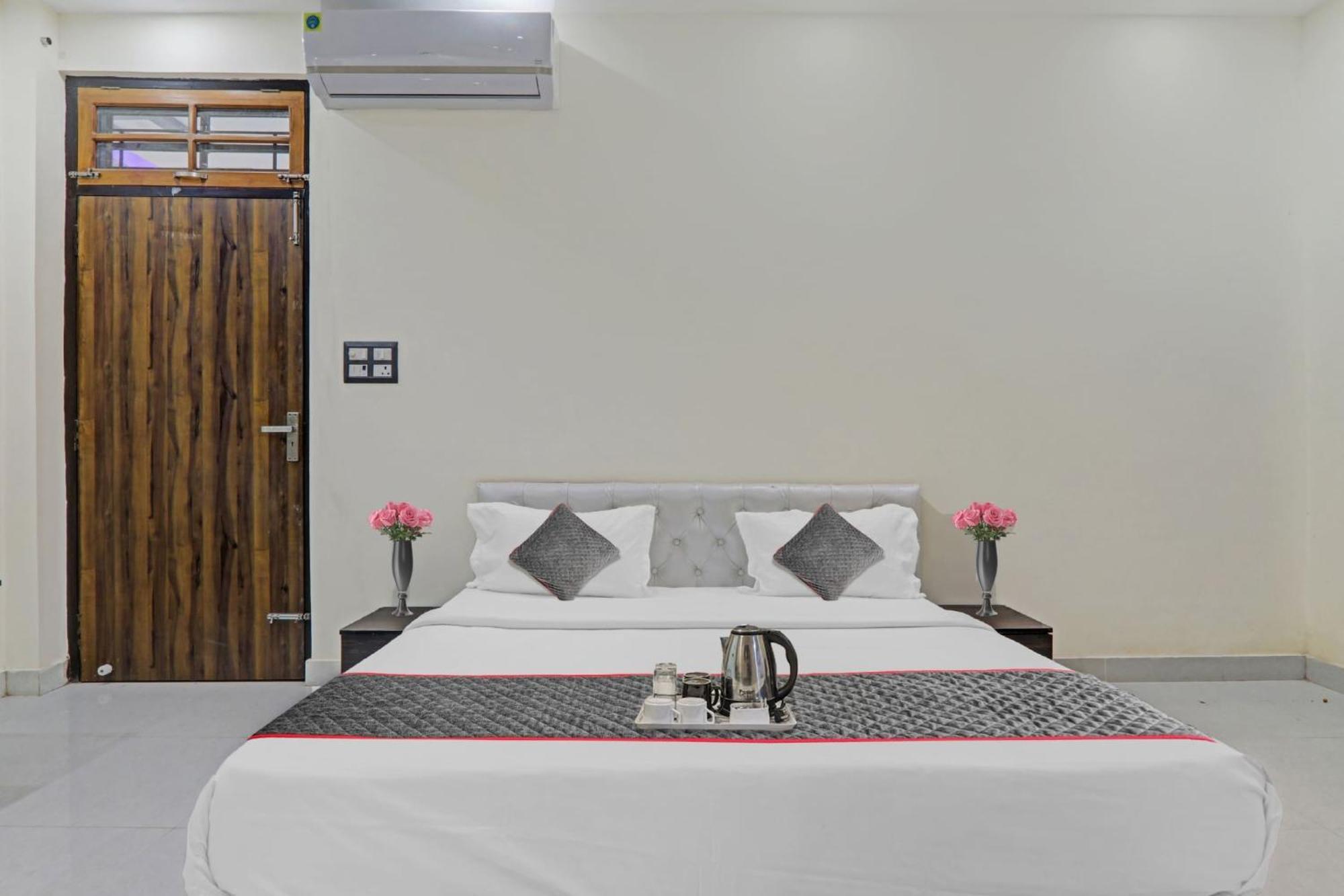 Townhouse Relax Inn Chinhat Eksteriør billede